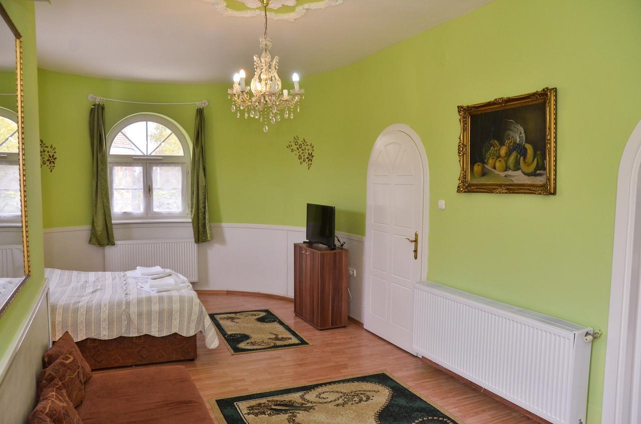 Kastély Panzió Hajdúszoboszló Exterior foto